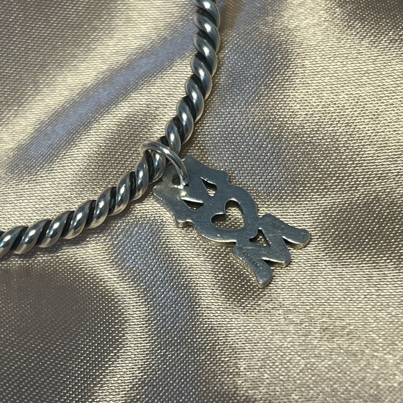 James Avery Sterling Silver Twisted Wire Hook-On Bracelet & JA Mom Charm 925 EUC - Picture 15 of 16